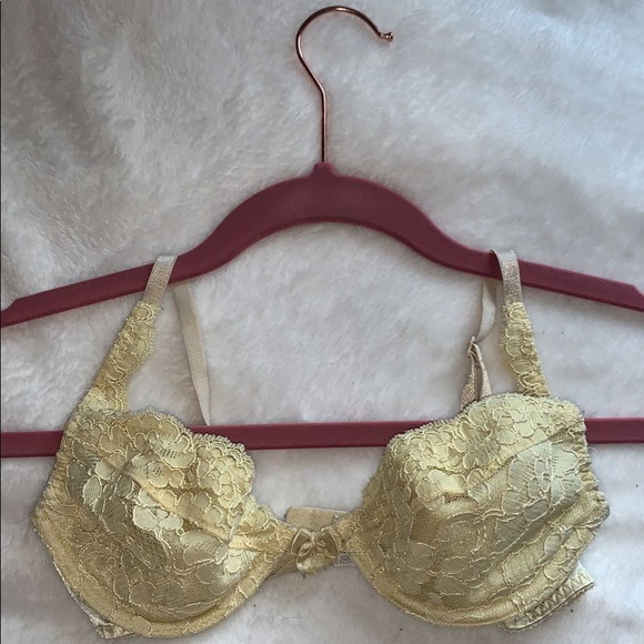 VICTORIAS SECRET💛 Lacey yellow bra! - Picture 3 of 7